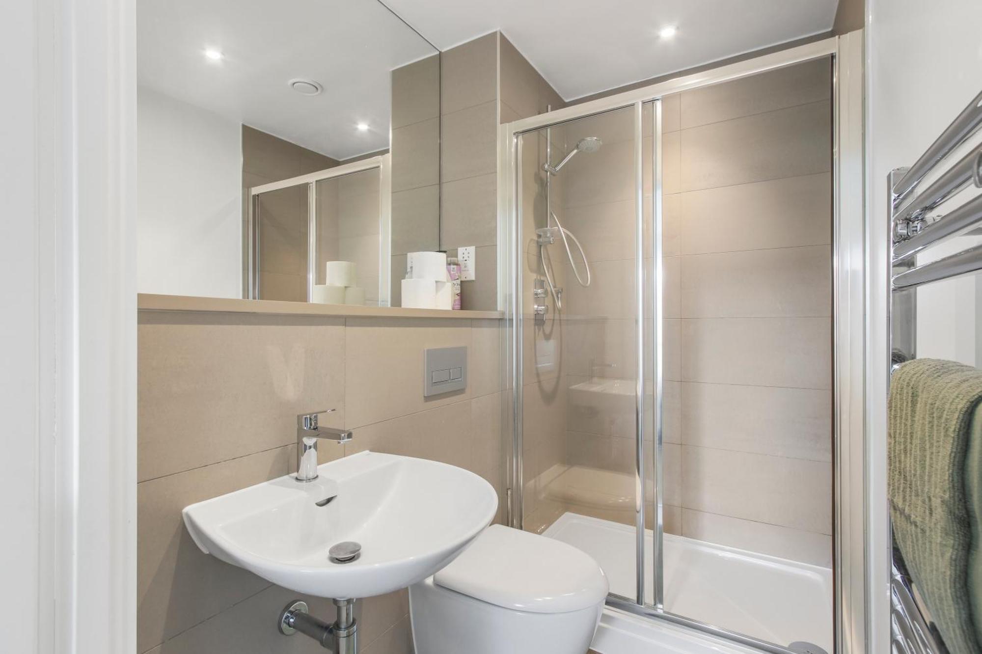 Centrally Located - Modern - 2Bed - 2Bath Apartment لندن المظهر الخارجي الصورة
