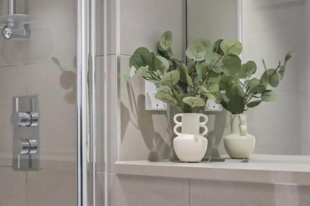 Centrally Located - Modern - 2Bed - 2Bath Apartment لندن المظهر الخارجي الصورة