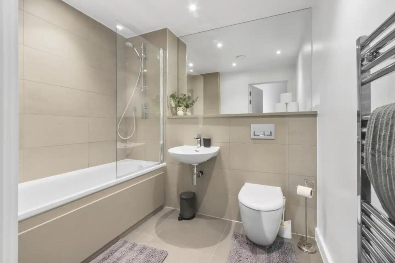 Centrally Located - Modern - 2Bed - 2Bath Apartment لندن المظهر الخارجي الصورة