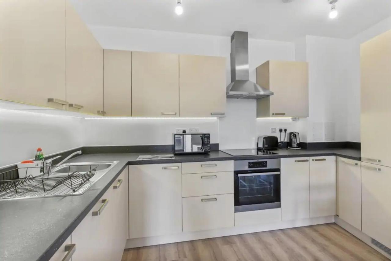 Centrally Located - Modern - 2Bed - 2Bath Apartment لندن المظهر الخارجي الصورة