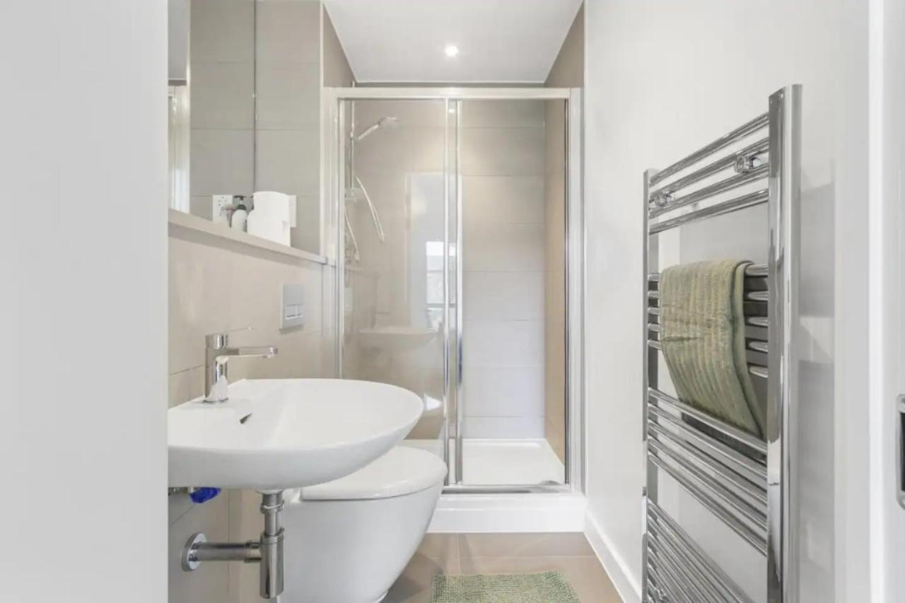 Centrally Located - Modern - 2Bed - 2Bath Apartment لندن المظهر الخارجي الصورة