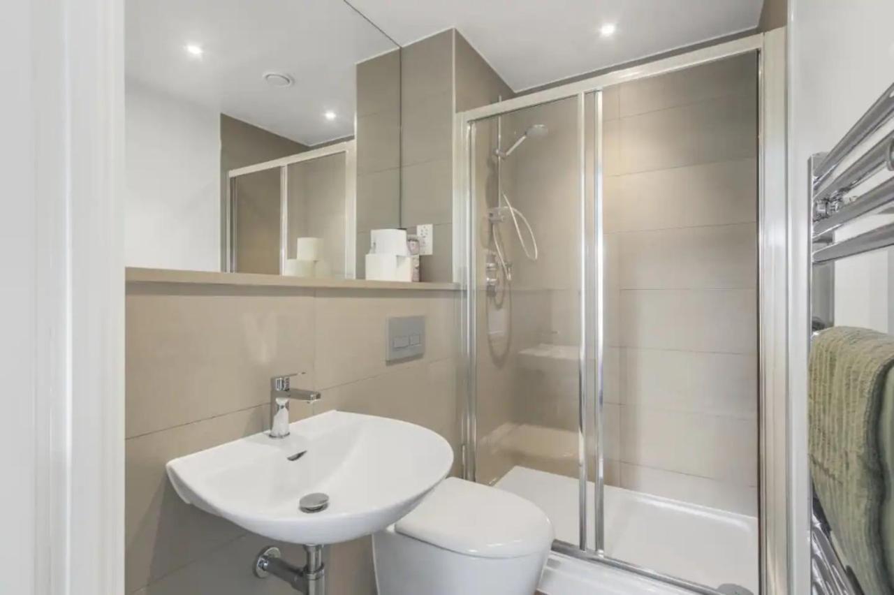 Centrally Located - Modern - 2Bed - 2Bath Apartment لندن المظهر الخارجي الصورة